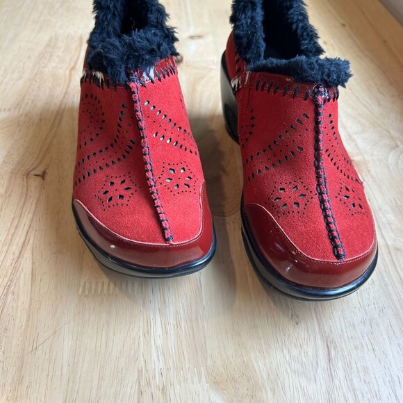 Jambu Womens Decorative Red Suede Black Fur Trim Shoes Sz 7 1/2 - Picture 2 of 9